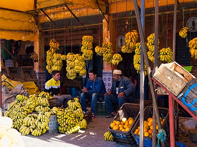 Banana-salers-in-Tamri